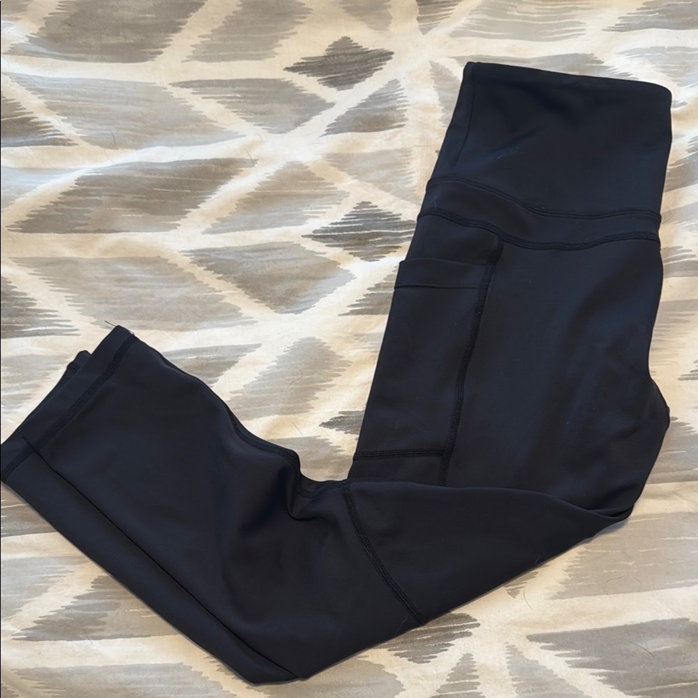 Black Pocket Light n Tight Hi-rise Capri 20"